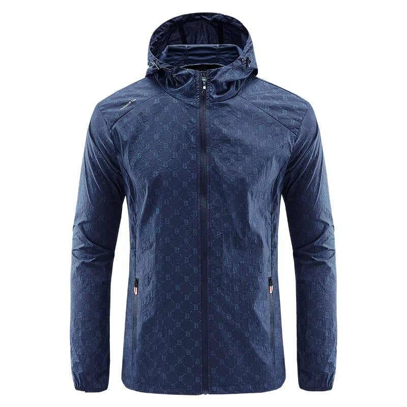 Detalj av glidelås og lomme på praktisk, vindtett og solbeskyttende herrejakke i polyester.