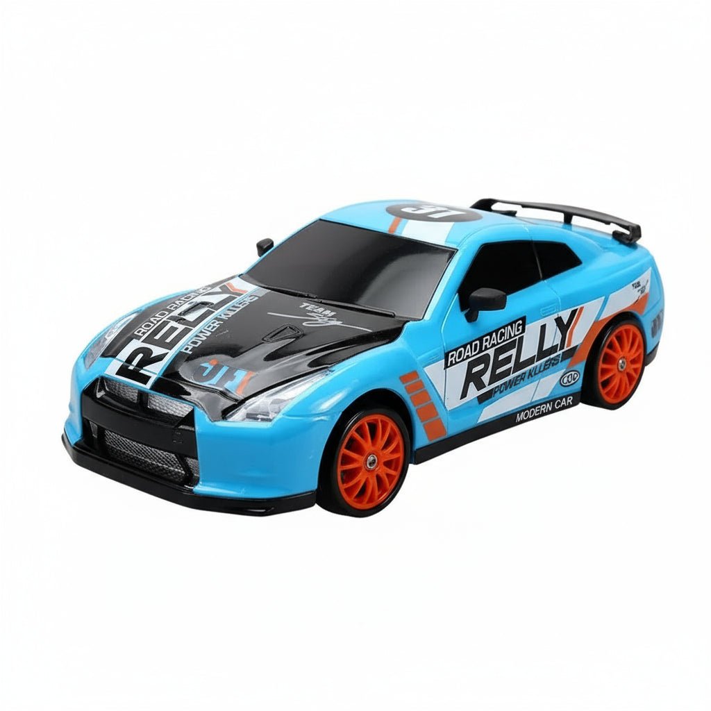 4WD RC driftbil i full aksjon på et utendørs underlag, spennende leketøy.