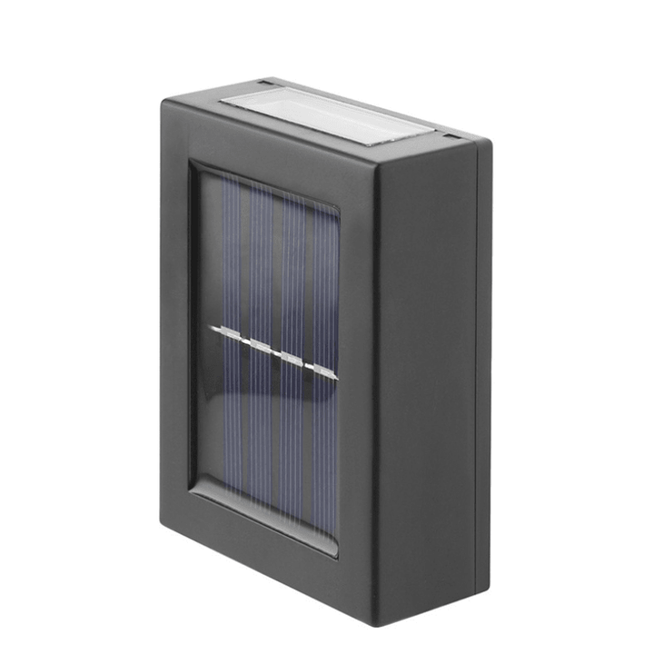 Vanntett solcellelampe. Solid utendørs LED vegglampe. Ideell for hagebelysning og gårdsplass. Energieffektiv løsning.