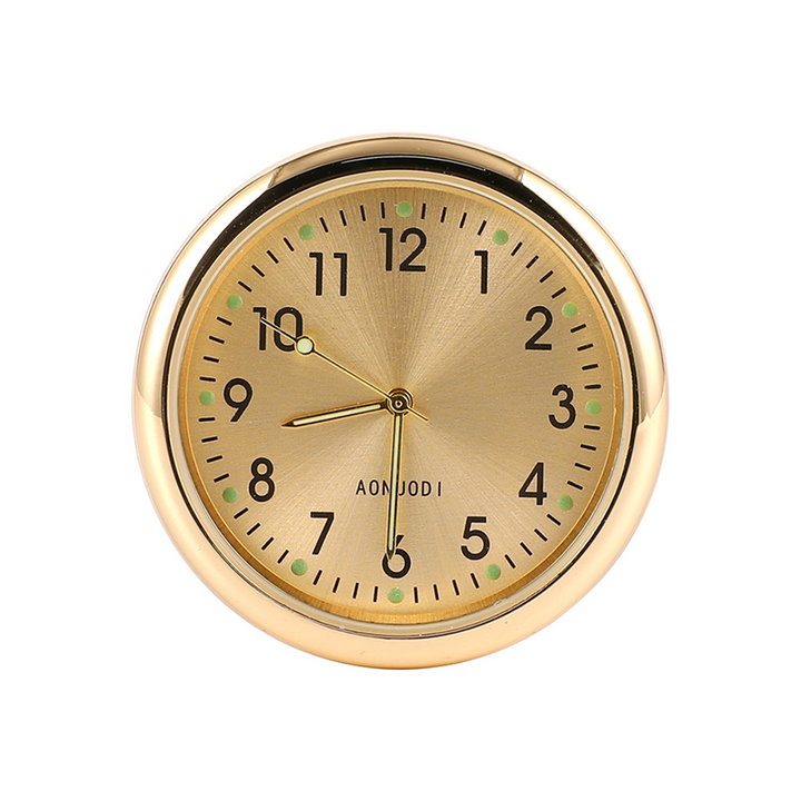 Elegant bilklokke med metallfinish og lysende siffer, et must-have for bilinteriøret.
