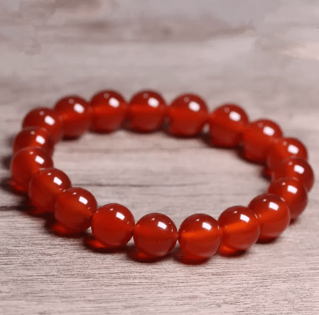 Tidløst tigerøye armbånd, en elegant detalj og motivasjon for den moderne kvinne.