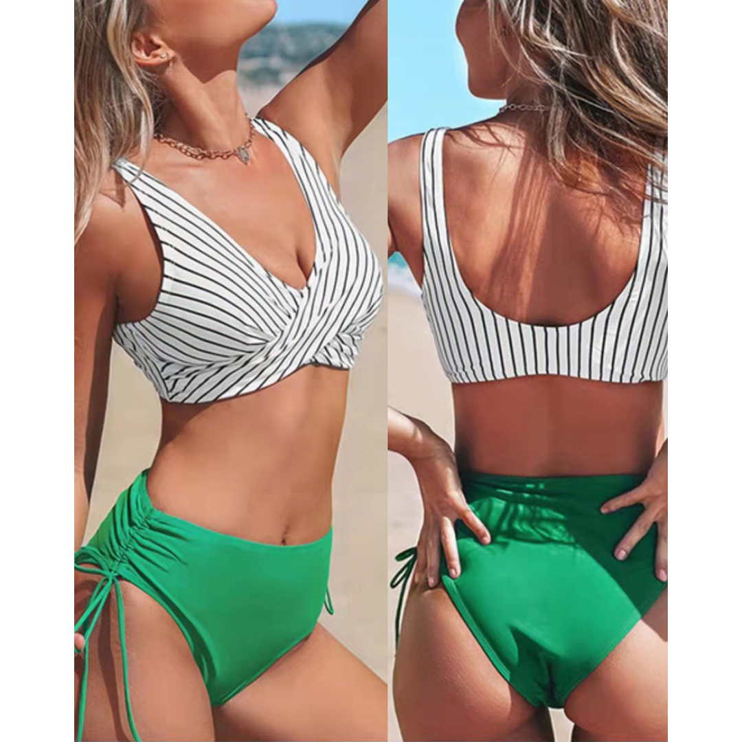 Komfortabel bikiniunderdel for kvinner, del av et to-delt sett. Ideell for sommer og strandklær.