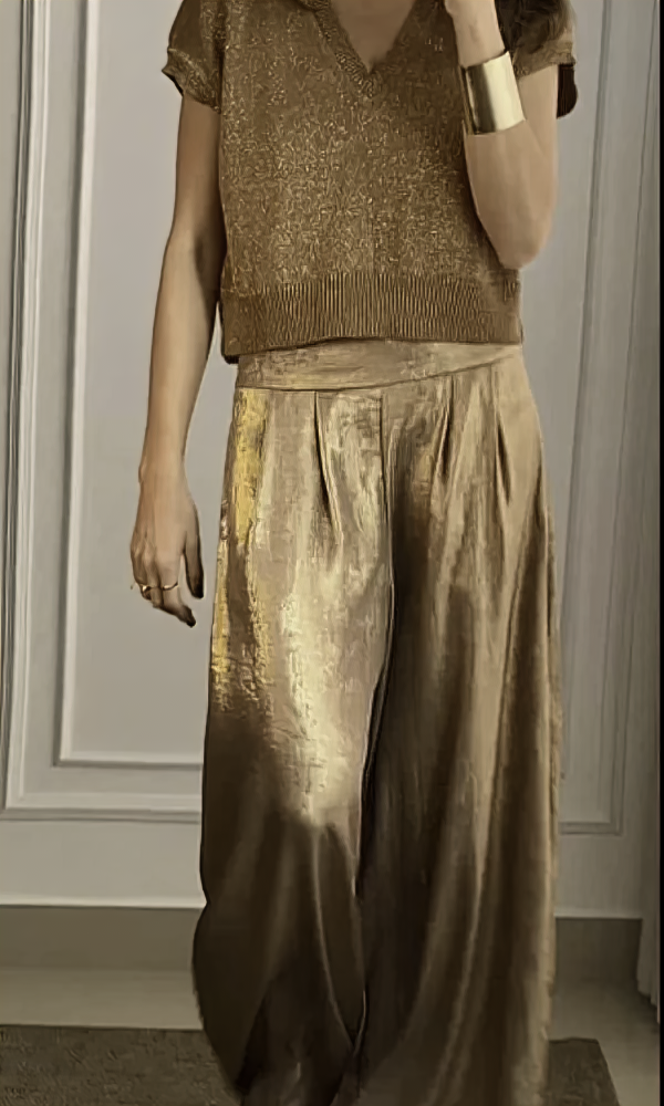 Allsidig toppsett i elegant design for damer, fra hverdag til fest.