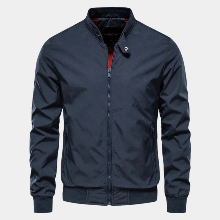 Trendy dame bomberjakke i moderne design. En fasjonabel vindjakke som passer perfekt som vår- og høstjakke.