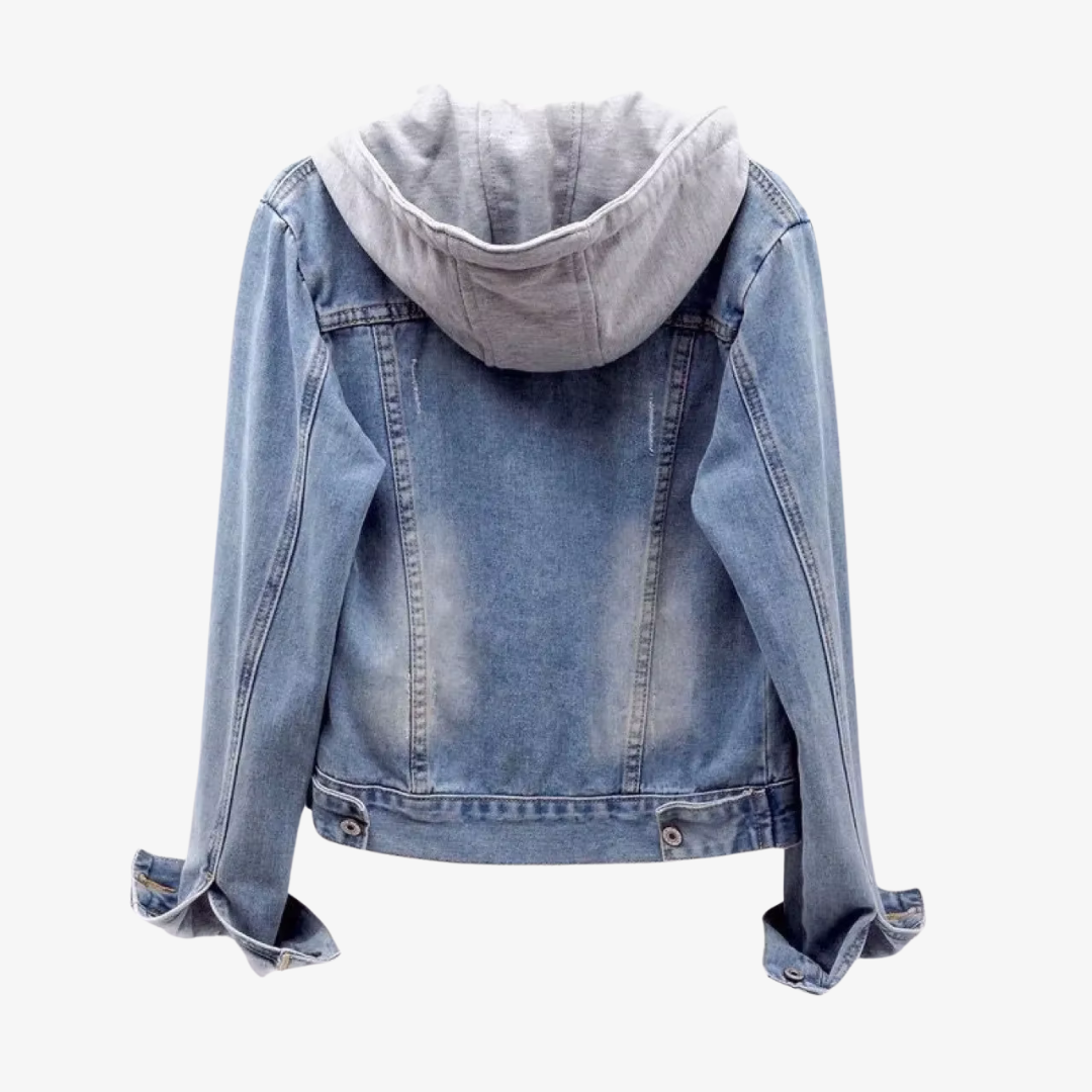 Komfortabel kort denimjakke for kvinner, perfekt som yttertøy til vår og sommer.