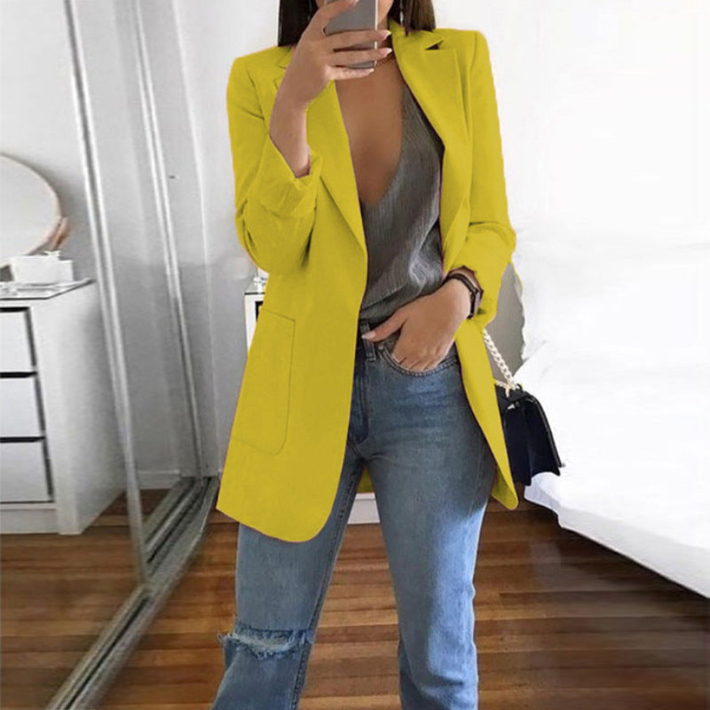 Damemote blazer med fokus på eleganse. En jakke som passer perfekt til ulike stiler.