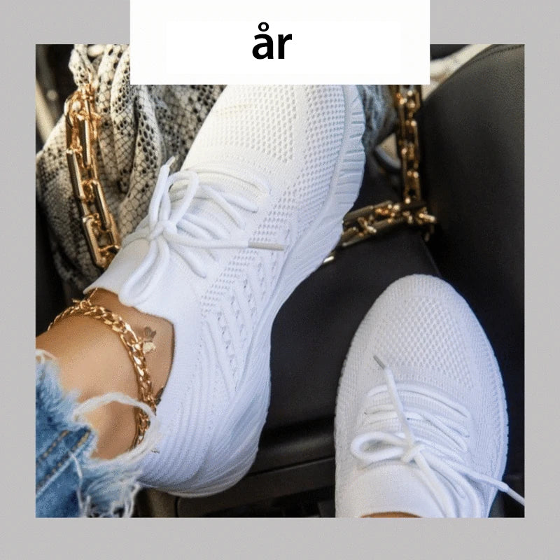 Ortopedisk innersåle i komfortable hverdagssneakers for kvinner, gir optimal fotstøtte og avlastning.