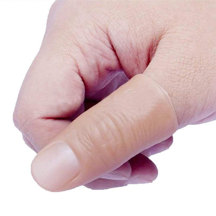 Barn holder lysende fingertupplys, skaper magiske triks og underholder venner.