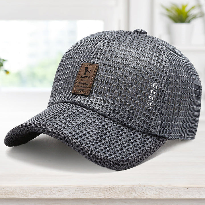 Moderne unisex baseballcaps med ventilerende mesh. Hurtigtørkende og justerbar for aktiv bruk om sommeren.