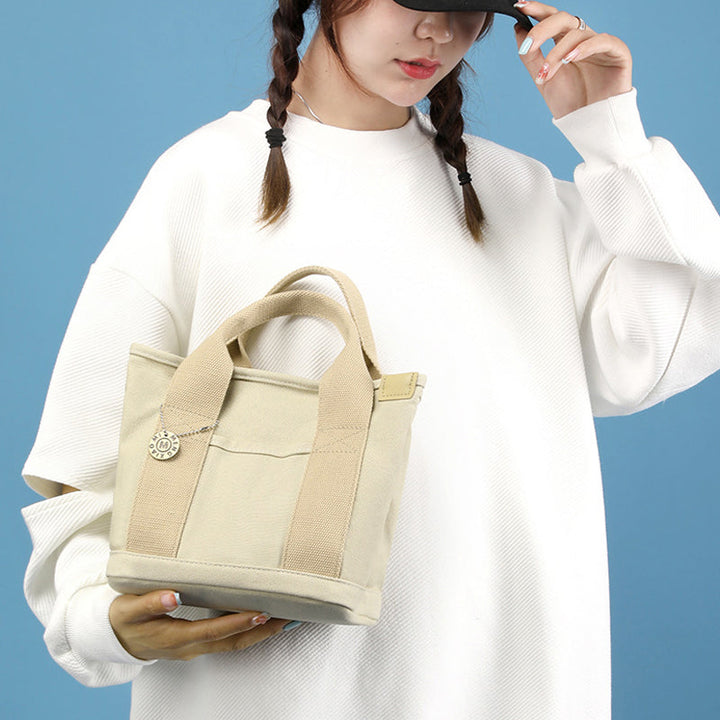 Multifunksjonell canvas tote bag med romslig interiør for kvinner.