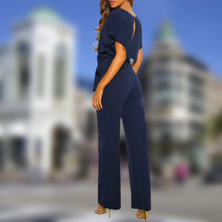 Stilfull og komfortabel damejumpsuit i svart. Elegant passform for kvinner, ideell som festantrekk eller arbeidsklær.
