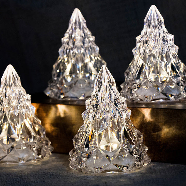 Lysende mini LED juletre nattlys, en festlig og koselig juledekorasjon for hjemmet.