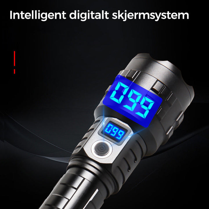Ny taktisk lommelykt, 2400 lumen, oppladbar og vanntett, i original emballasje. Kvalitets turutstyr.