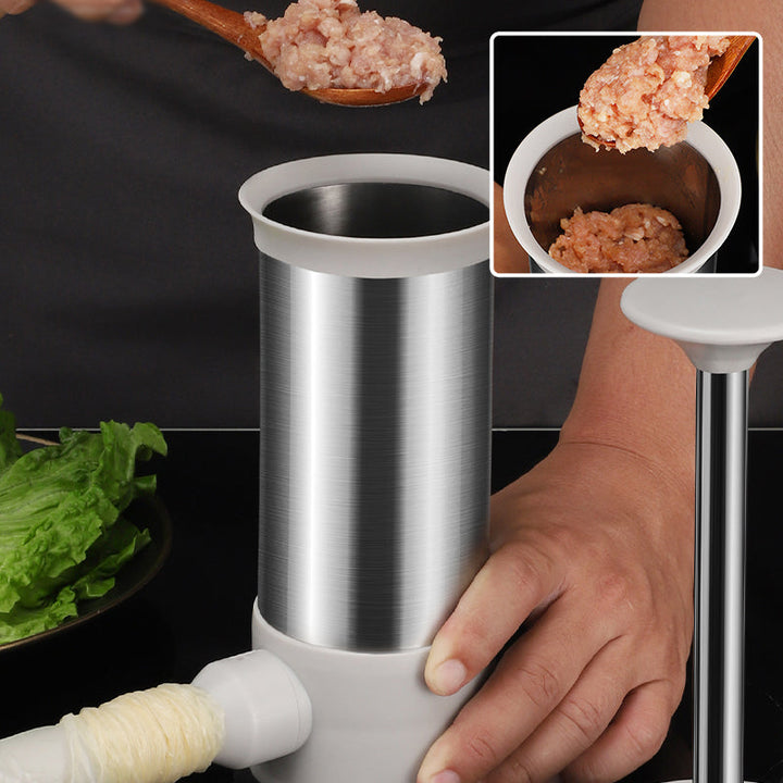 Kompakt pølsestopper på kjøkkenbenken, klar for DIY matlaging og enkel pølseproduksjon hjemme.