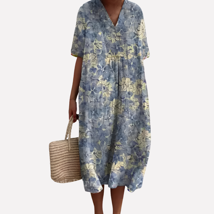 Trendy blomstrete V-hals kjole med korte ermer. En lett og komfortabel damekjole for sommerbruk.