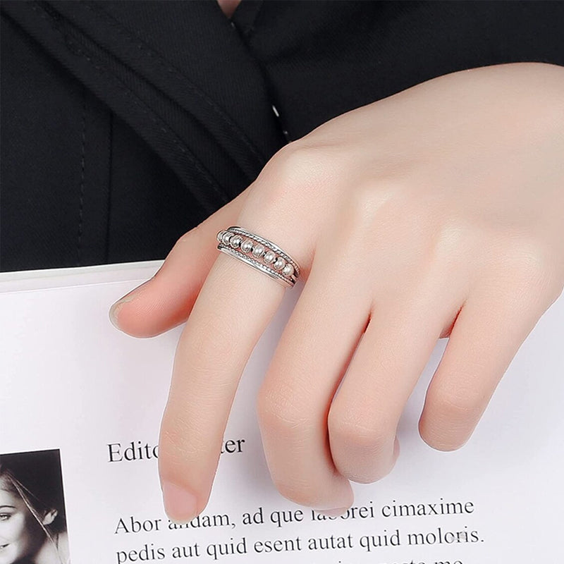 Fidget ring med bevegelige perler, et unisex smykke som hjelper å finne roen.