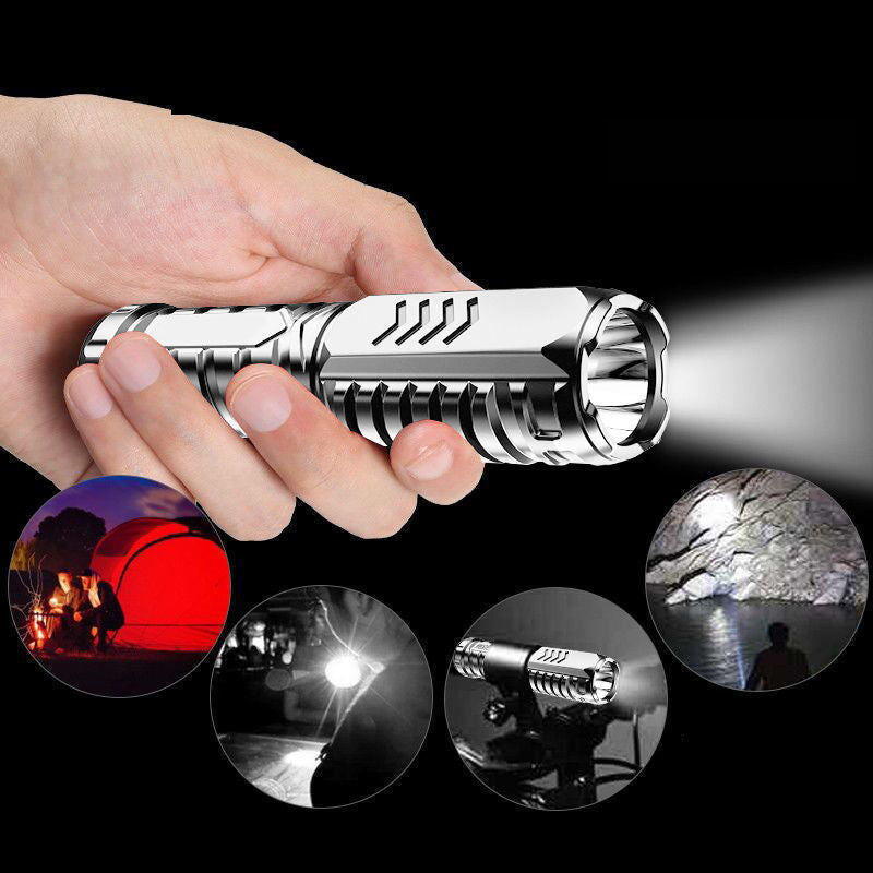 Essensielt turutstyr: Robust, vanntett LED-lommelykt med sterkt lys, perfekt for camping, fotturer og friluftsliv.