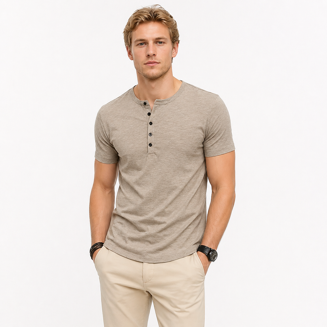 Stilig herre Henley t-skjorte med knapper. Tettsittende passform, pustende stoff for optimal komfort.