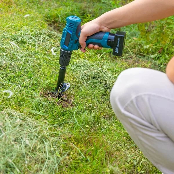 Drilltilbehør: jordbor for hagen, et robust verktøy for enkel planting av løk og grønnsaker.