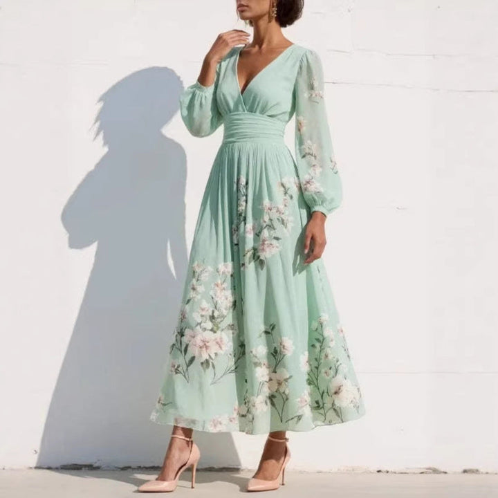 Stilfull vårkjole i chiffon for kvinner, med lange ermer og komfortabelt plissert design.