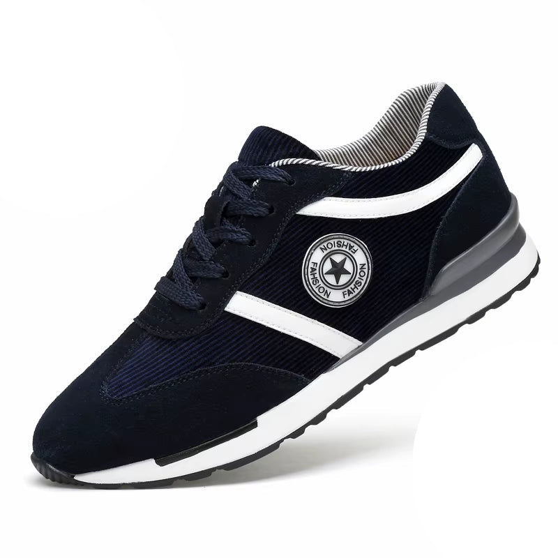 Høydeøkende sportssko for menn med skjult 8 cm løft. Komfortable blå og grå sneakers for hverdagsbruk.