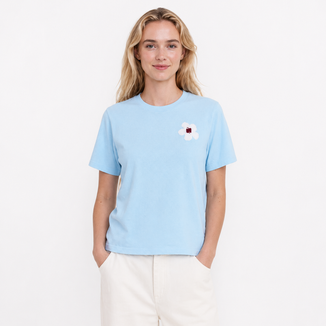 Dame bomulls T-skjorte med løs passform og rund hals, perfekt for casual hverdagsstil. Komfortabel og pustende.