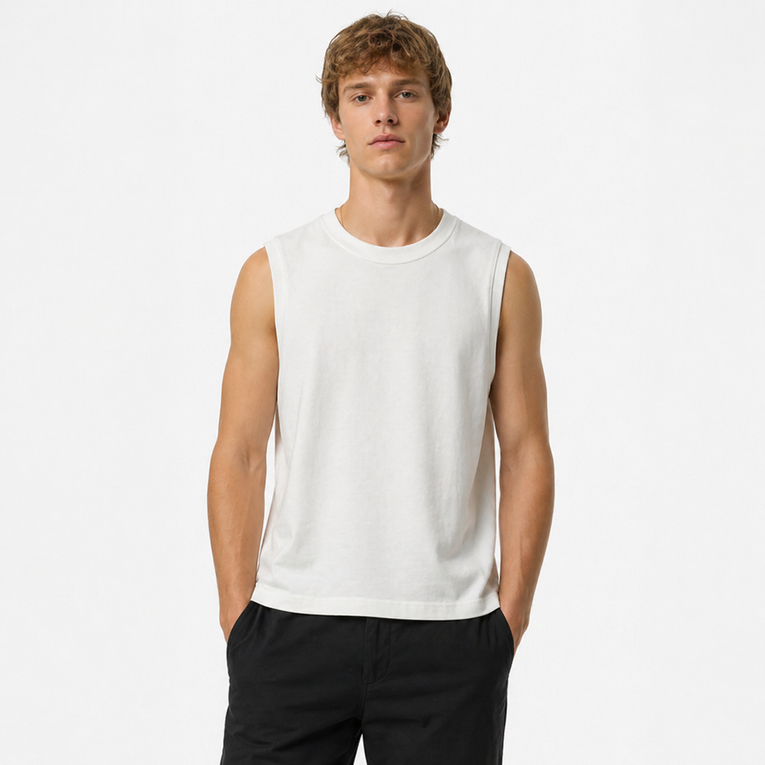 Komfortabel grå dametopp; basic ermeløs singlet for varmt sommervær.