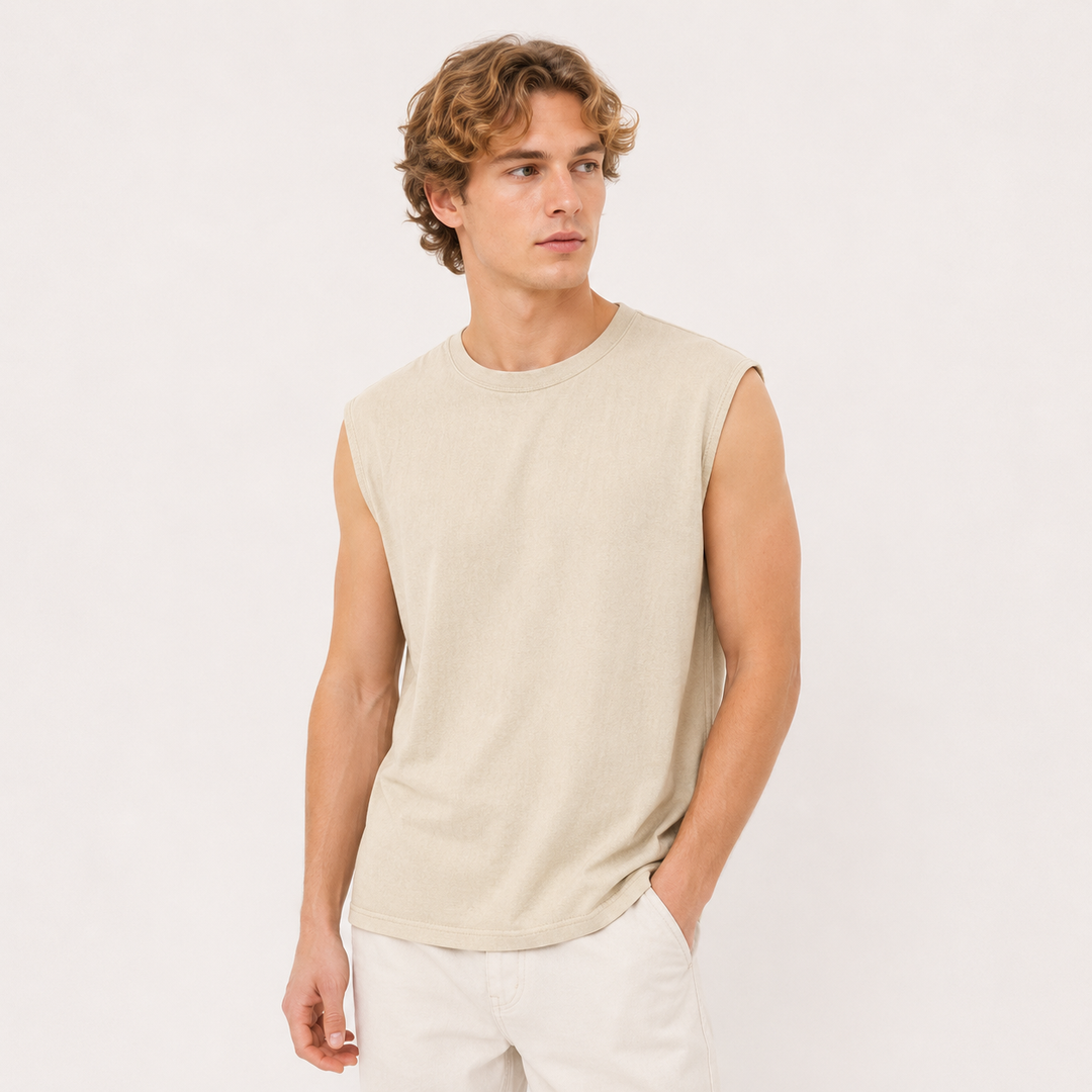 Myk vasket herre tank top. Ermeløs, løs passform for komfortabel sommer & trening.