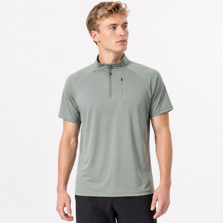 Lett og pustende herre treningstrøye med glidelås. Optimal for løping, golf og fritidsaktiviteter.