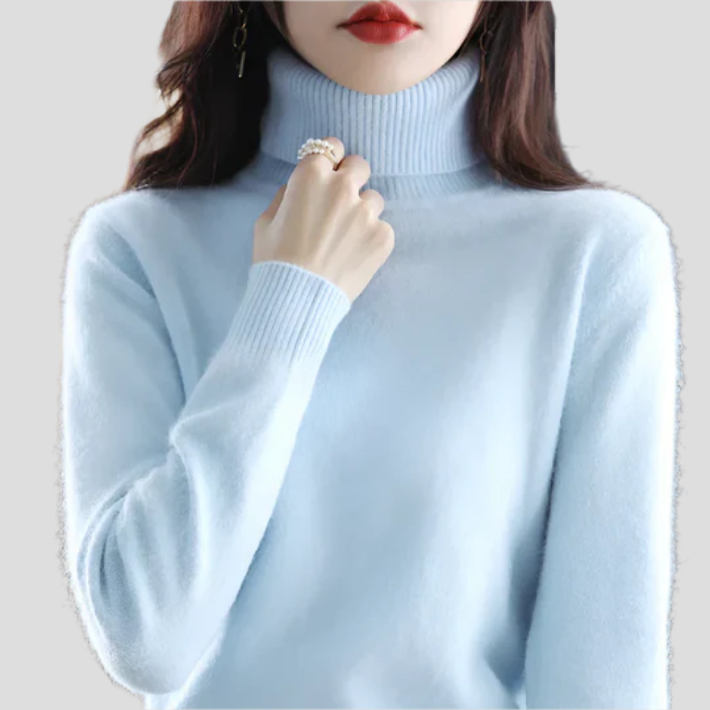Kvinne iført elegant turtleneck genser. Stilfull høy hals genser i strikket kvalitet, ideell for mote.