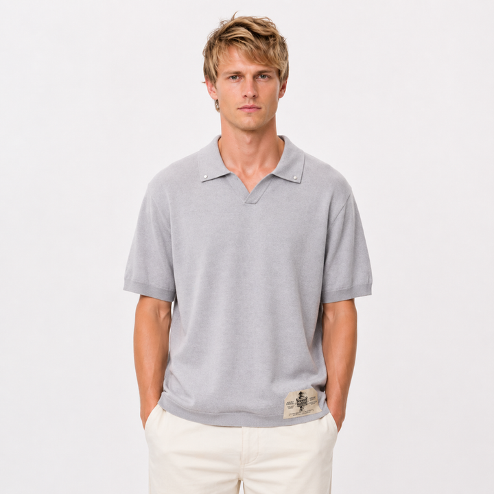 Avslappet herre polo i vintage stil. T-skjorte med seagull krage og løs passform, perfekt for komfort.