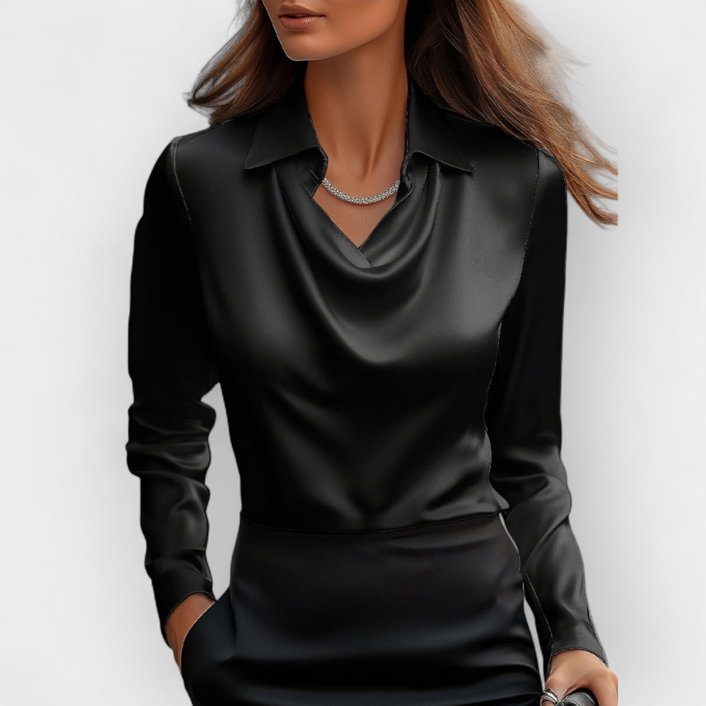 Stilfull damebluse med chic vannfallskrage. Ideell for formelle anledninger og eventer.