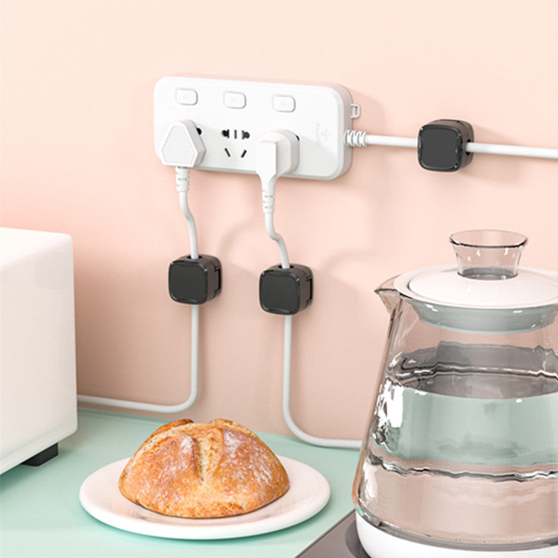 Smart løsning for kabelhåndtering: selvklebende base og magnetiske kabelklemmer.