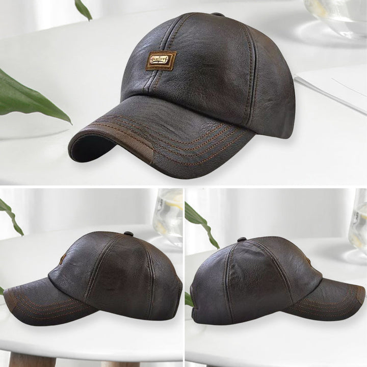 Nærvisning av tekstur på unisex skinncaps i slitesterkt PU-lær, et tidløst motetilbehør.