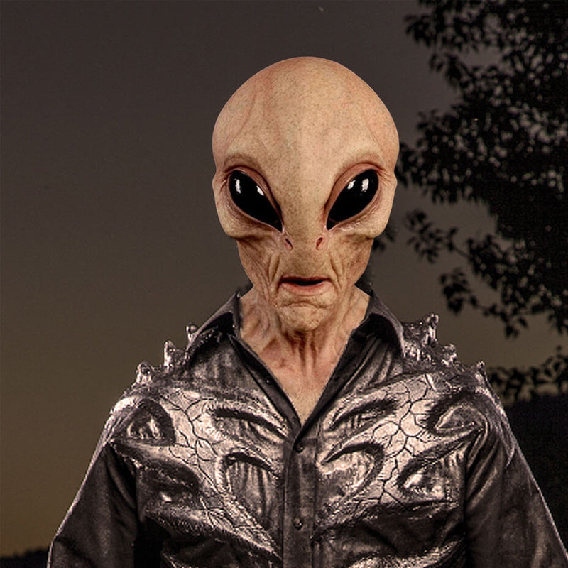 Sci-fi alien ansiktsmaske med detaljerte rynker og struktur for et autentisk utseende.