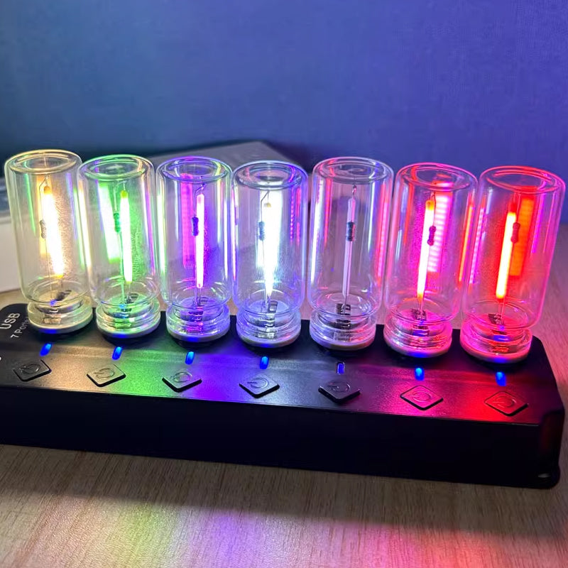 Elegant glassflaske nattlys med USB-strøm, skaper fargerik stemning med enkel berøringskontroll.