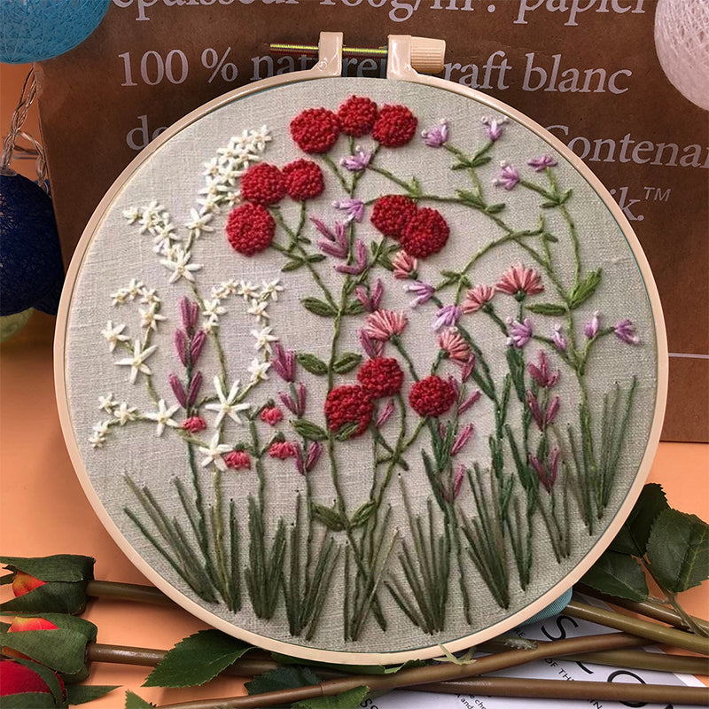 Vakkert blomster broderisett, designet for nybegynnere. Enkel DIY og nydelig dekorasjon.