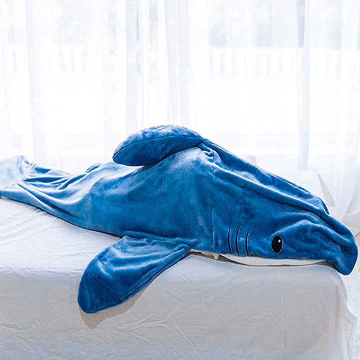 Morsom blå hai-fleecepyjamas i helfigur. Ideell som unisex kostyme eller varm onesie for fest.