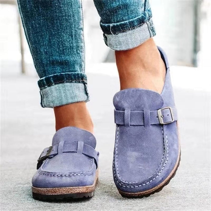Allsidige Olga dame slip-on loafers. Komfortable fritidssko med spenne, ideelle for hverdagsbruk.