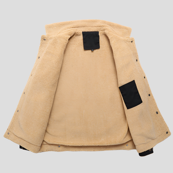 Slitesterk herrejakke i polyester, designet for menn. Varm og pålitelig jakke for alle utendørs eventyr.