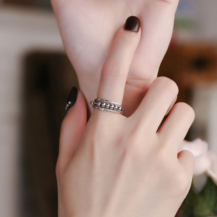 Stilig tilbehør: Platina-farget fidget ring mot angst, ideell for daglig bruk.