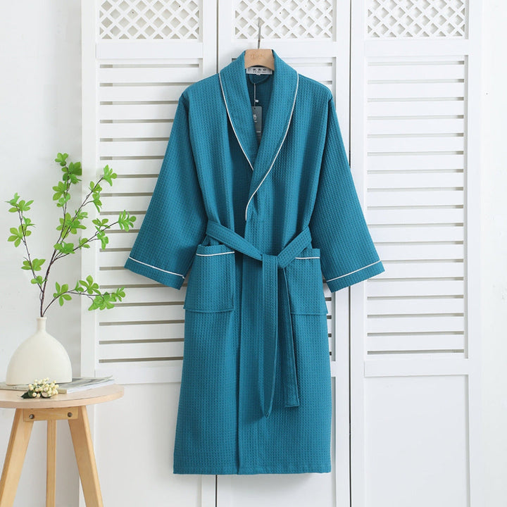 Unisex lettvekt kimono badekåpe av bomull med vaffelmønster. Komfortabel og absorberende hjemmeklær.