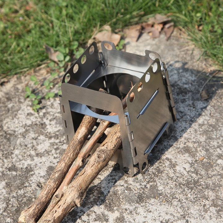 Bærbart utegrillsett av rustfritt stål for camping og friluftsliv. Kompakt design for enkel transport.
