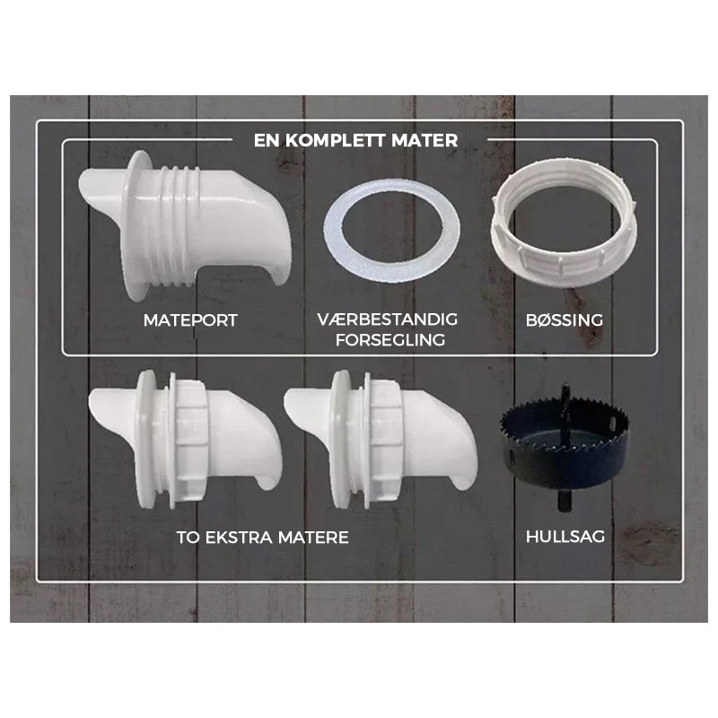 Hygienisk kyllingfôrer sett som beskytter dyremat. Holder maten ren og tørr i hønsehuset, god dyrehelse.