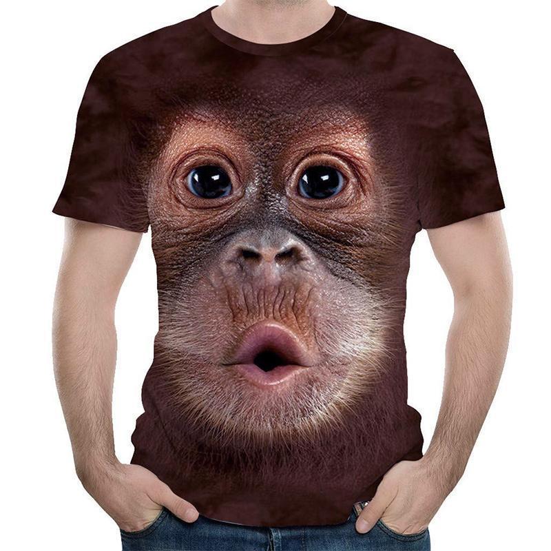 Nærbilde av kvinner t-skjorte med detaljert og livaktig 3D-print av gorilla, viser unik stil.