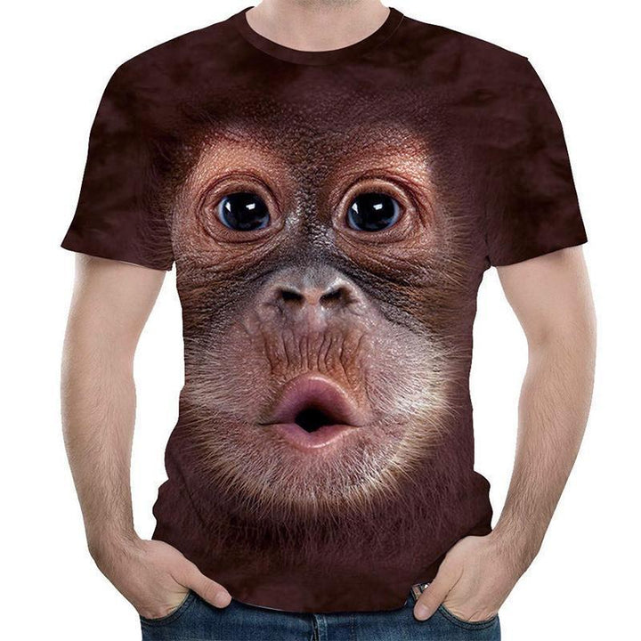 Nærbilde av kvinner t-skjorte med detaljert og livaktig 3D-print av gorilla, viser unik stil.