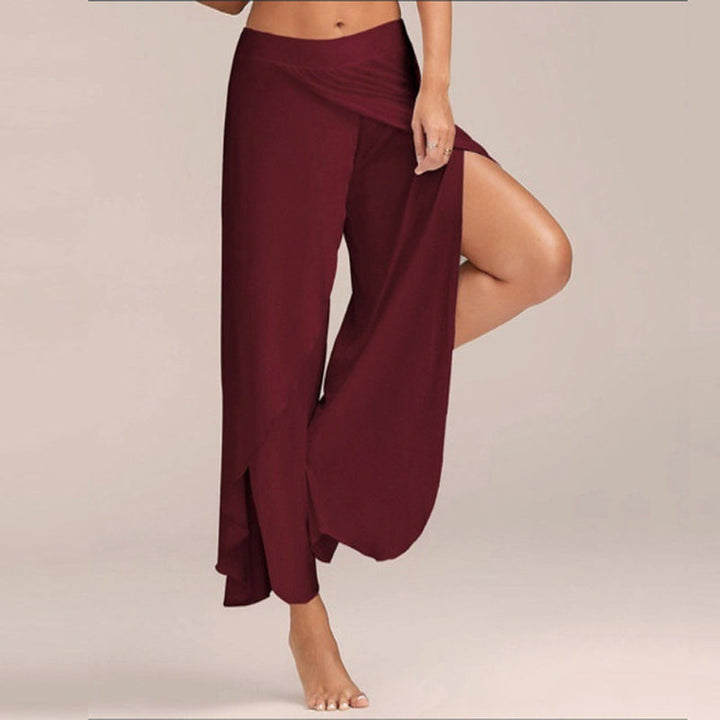 Komfortabel dame yogabukse for vår og sommer. Brede ben, kryssdesign og pustende stoff.