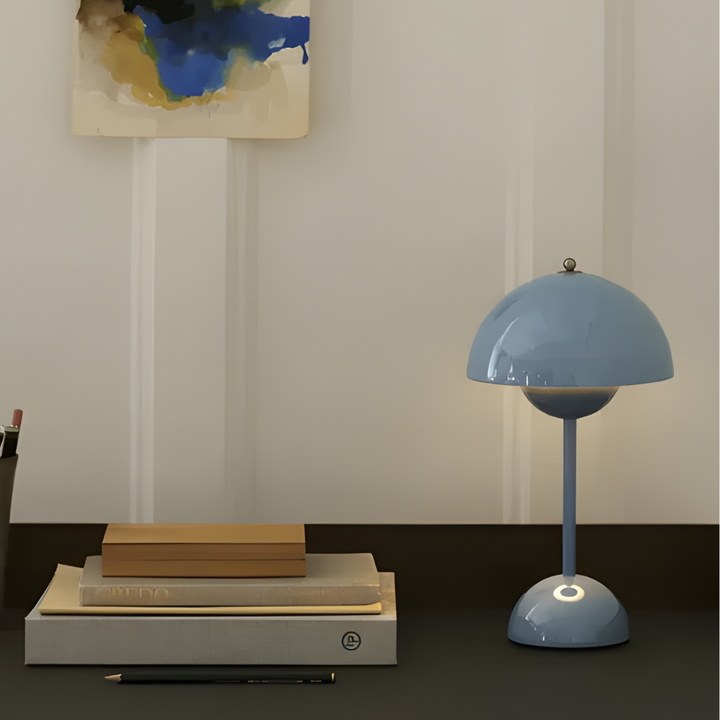 Kompakt dimbar bordlampe med berøringskontroll. Moderne belysning for alle rom.
