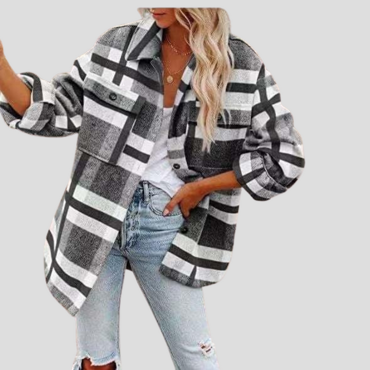 Stilig rutete overskjorte for dame, perfekt for casual antrekk. En moteriktig og varm jakke til vinteren.