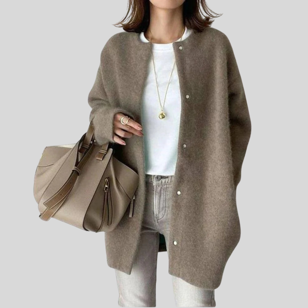 Moteriktig damecardigan for allsidig styling. Elegant og komfortabel, passer perfekt til både hverdag og jobb.